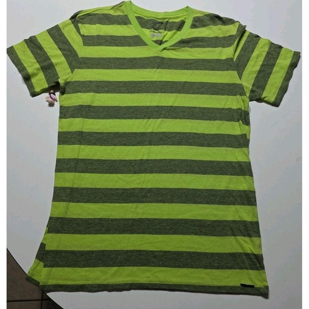 On The Byas T-Shirt Mens Large Green Striped Y2k V-neck‎ Skater Surfer
